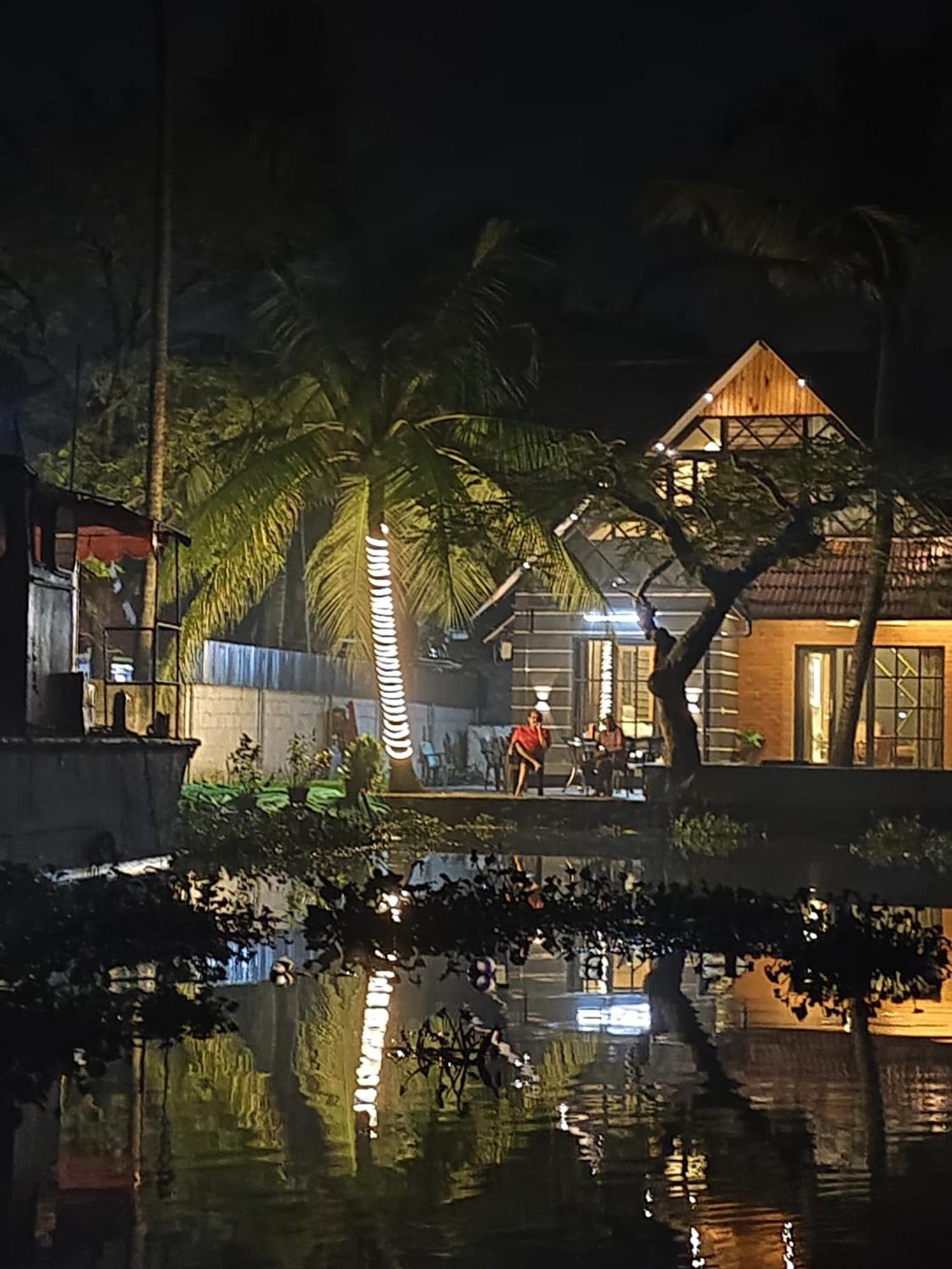 Marina Lounge Hotel Kochi Екстериор снимка