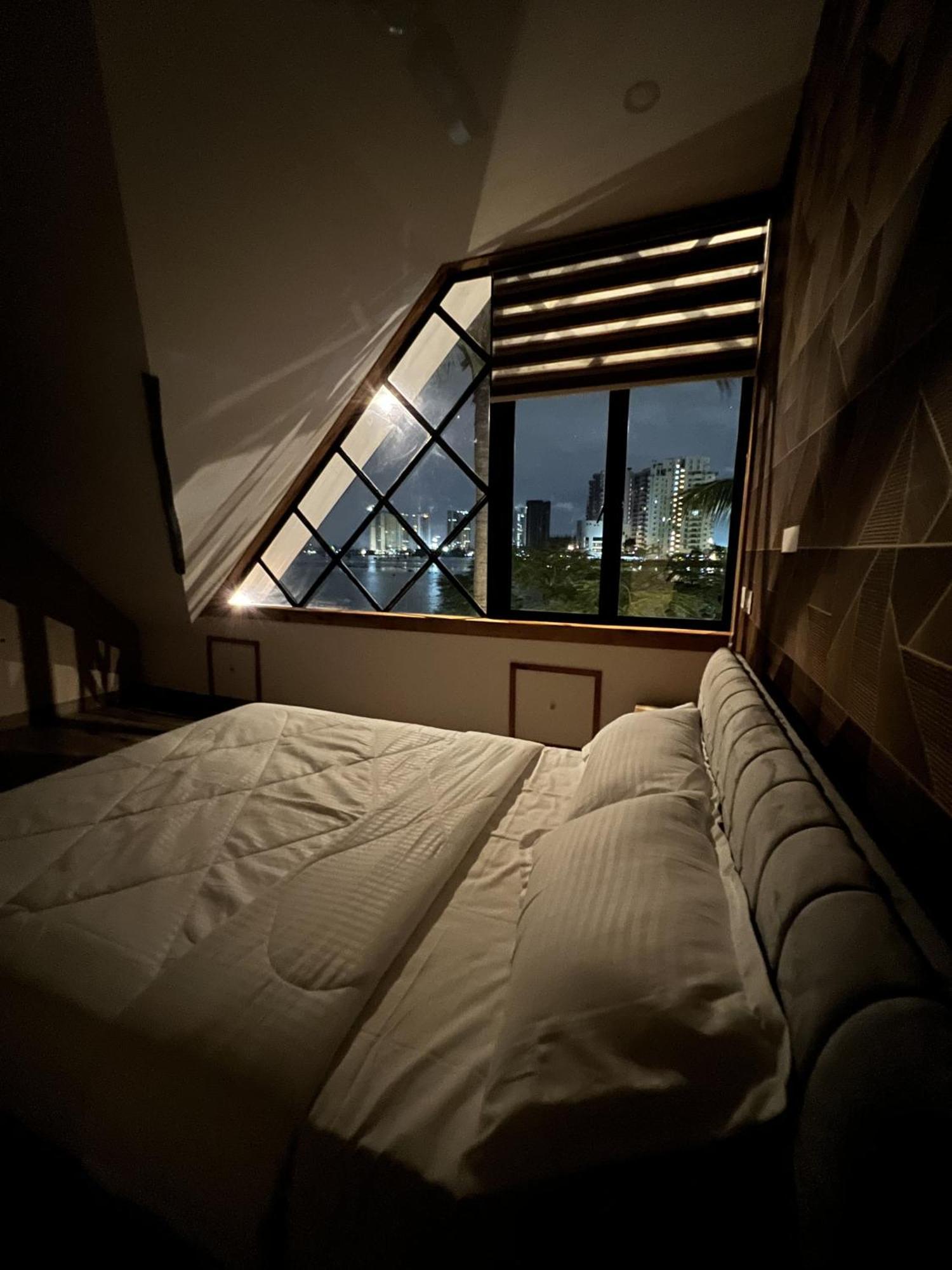 Marina Lounge Hotel Kochi Екстериор снимка